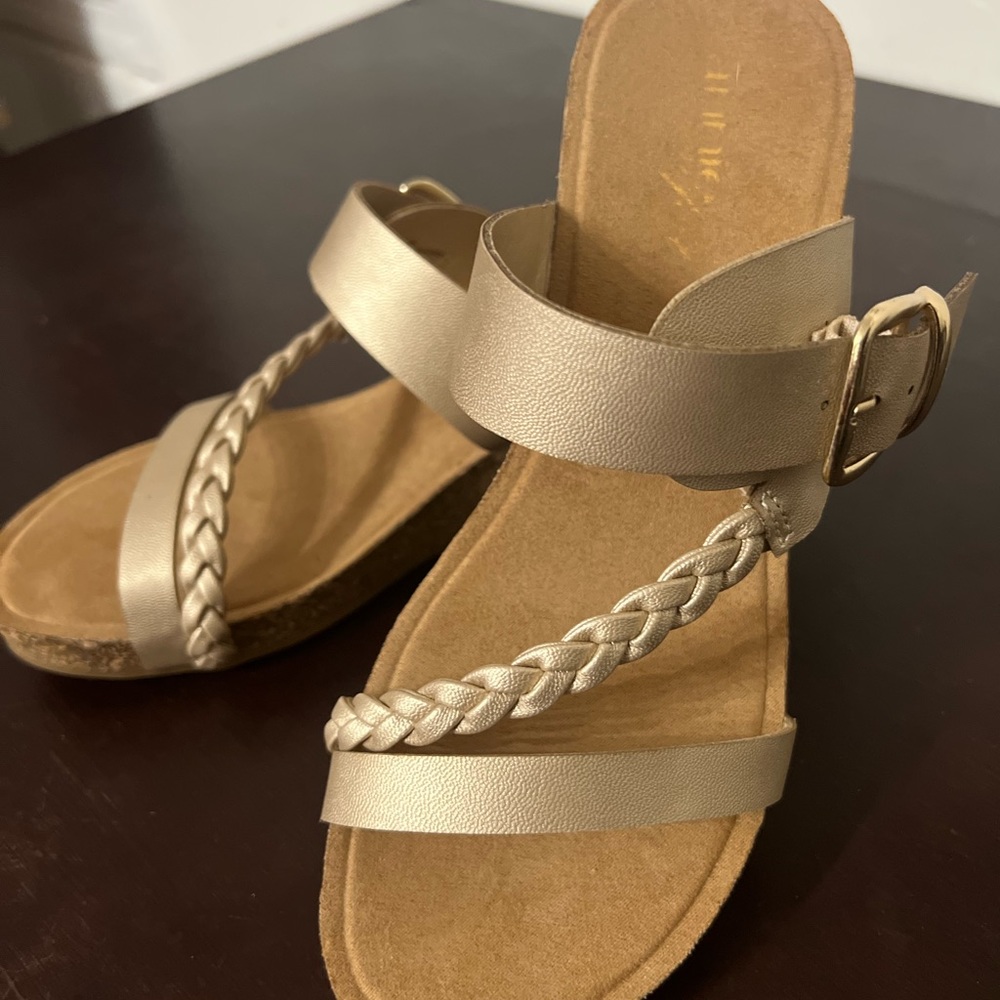 Annie Comfort AGOLDEN Gold Cork Wedge Slip-On Sandals Womens Shoe Size 8